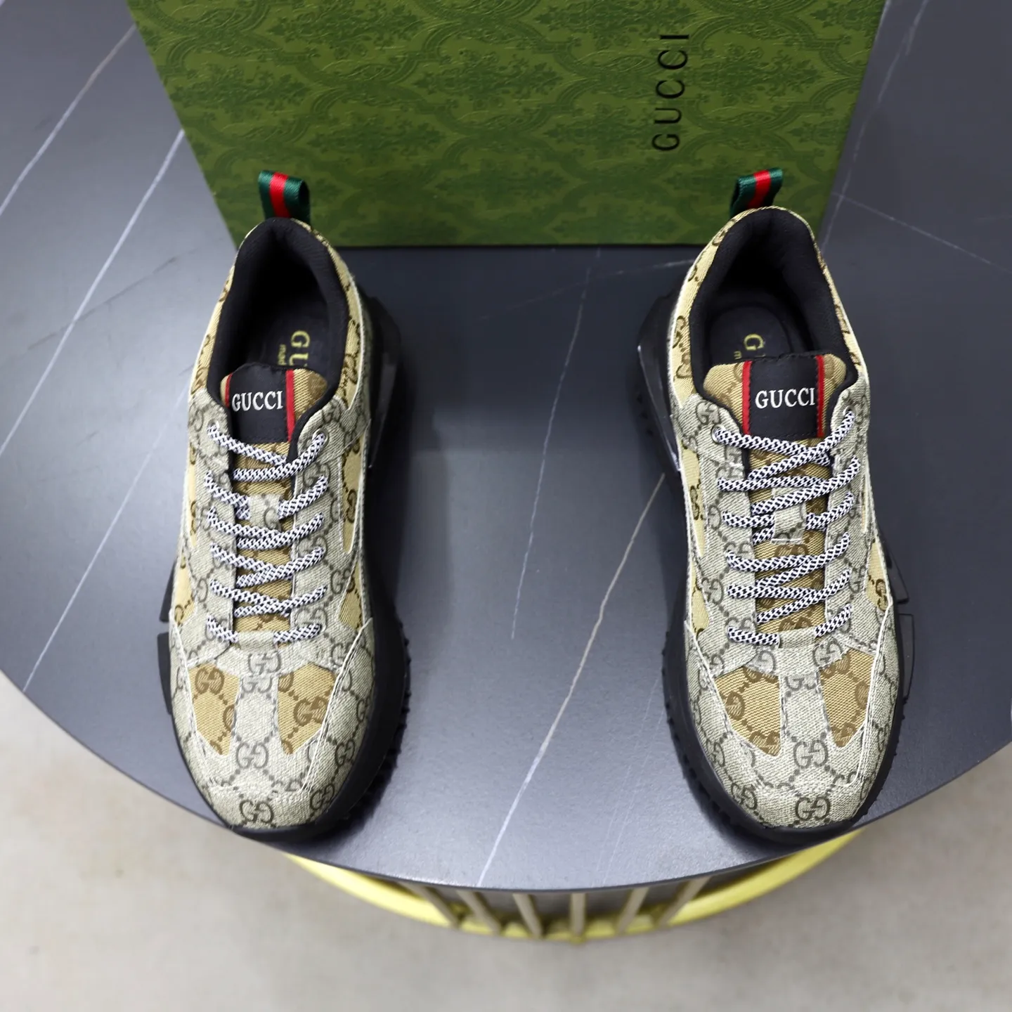 Men's shoes: 462💰🙅‍♂️🙅‍♂️🙅‍♂️ Brand: GUCCI Standard code: 38-44 (45 customized) Grade: Same as the official website Material: Original leather splicing Comfortable and breathable lining Original wear-resistant outsole Style category: Men's fashionable casual shoes Running sneakers Noble luxury brand elements Top luxury Color: actual picture color